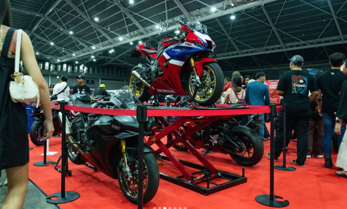Fireblade - Adeline Sim